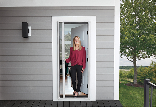 luminaire retractable screen door
